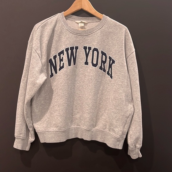 H&M New York Sweatshirt Size Small Grey Blue & White Print Sold Out in Stores - Picture 1 of 7